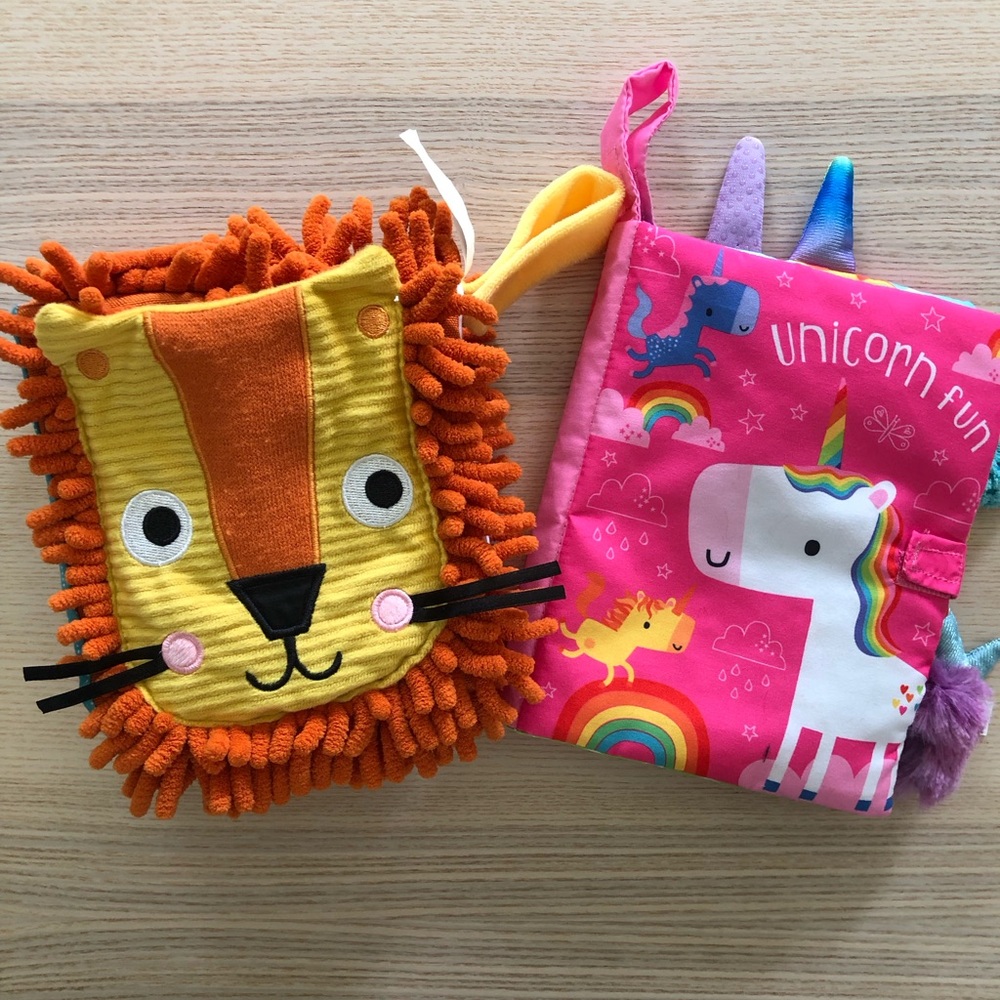 Lion and Unicorn fun crinkle book set